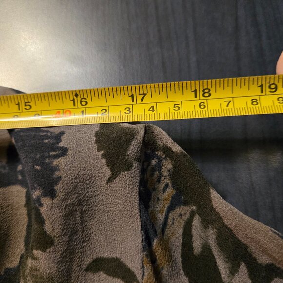 NWOT Gray Floral 100% Silk Button Down Shirt L 12-14 - Picture 6 of 10